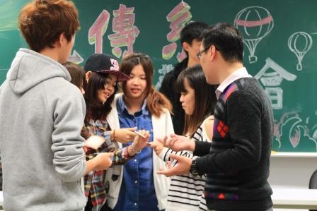 陸生參予視傳系與遊戲系共同舉辦之迎新活動圖片