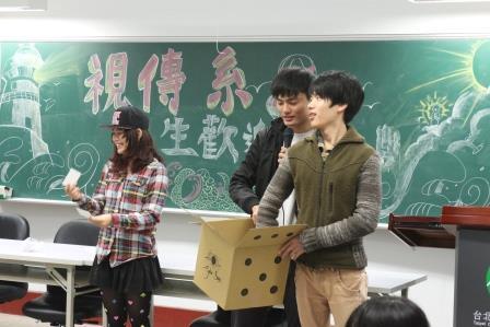 陸生參予視傳系與遊戲系共同舉辦之迎新活動圖片