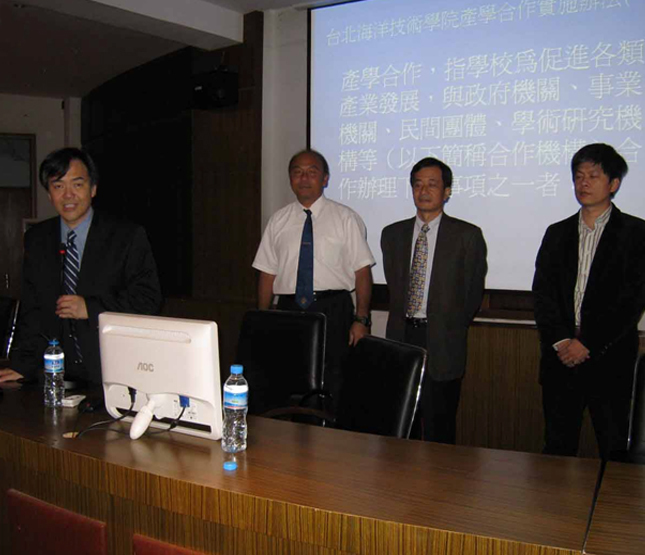 台灣高校師生互動模式及產學合作現况作專題講演圖片